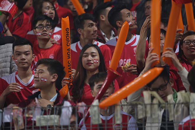 Fan Hải Phòng ném pháo sáng, “quậy tung” sân Hàng Đẫy như thế nào? - 4