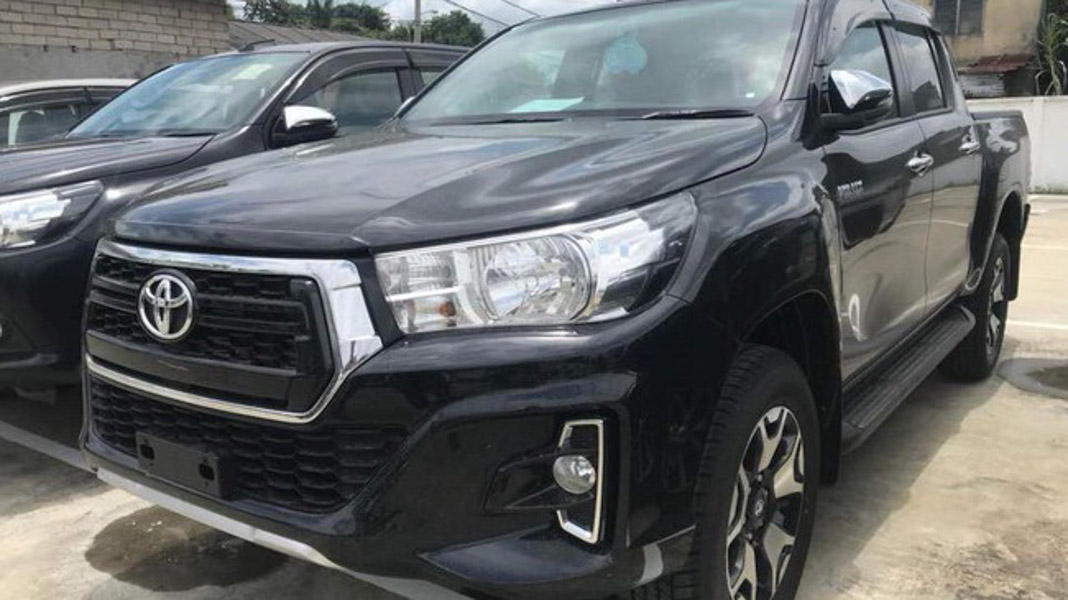 Toyota Hilux 2018 xuất hiện tại Malaysia mang phong cách của Toyota Tacoma - 1