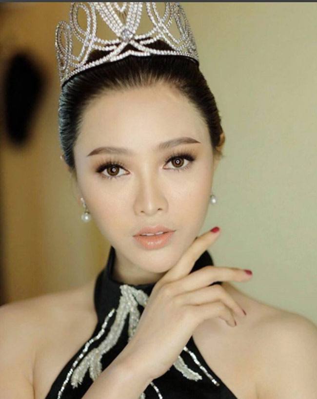 Sau khi đăng quang Hoa hậu Lào ở tuổi 18, Vongsili dấn thân vào làng giải trí với bước đệm cực lớn.