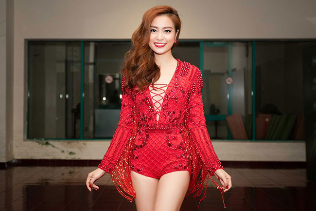 Năm 2016, Hoàng Thùy Linh tham gia The Remix sau một lần lỡ hẹn ở năm trước đó. Tiếc rằng khi đang tham gia, cô đột ngột tuyên bố rút lui.