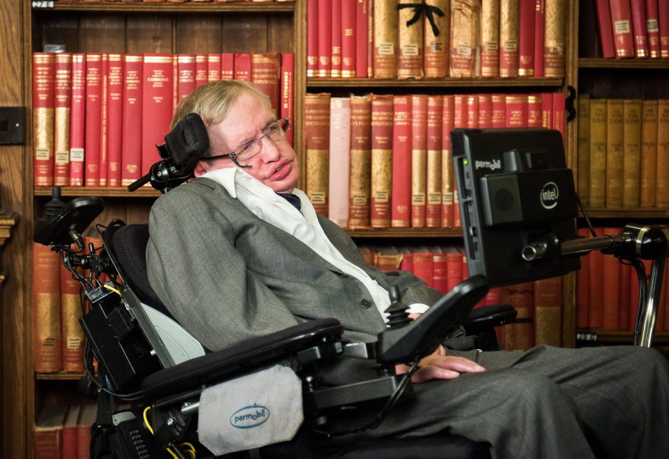 Thiên tài vật lý Stephen Hawking qua đời ở tuổi 76 - 2