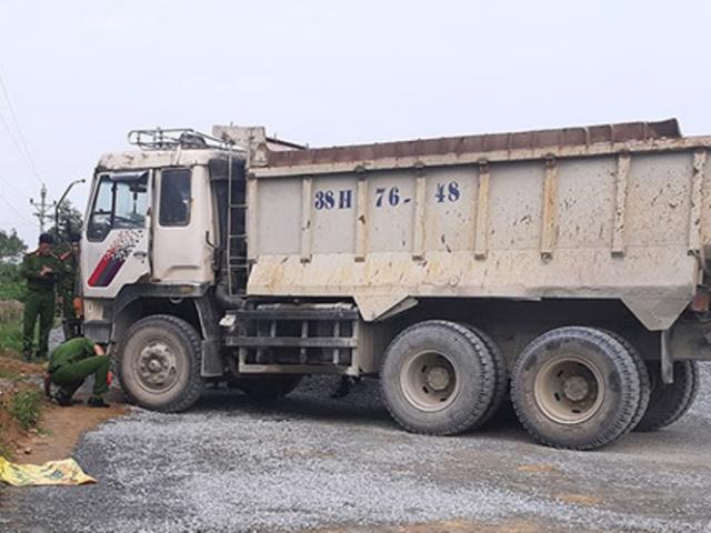 Xe tải không người lái đè chết nhân viên bảo vệ mỏ đá