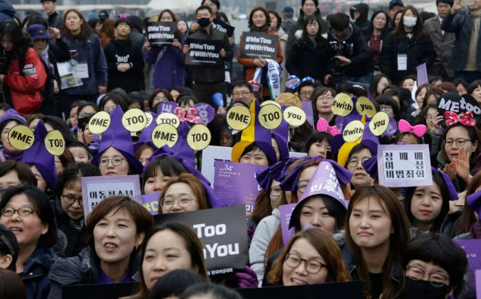 Sốc với con số nữ giới bị quấy rối tình dục trong giải trí Hàn - 1