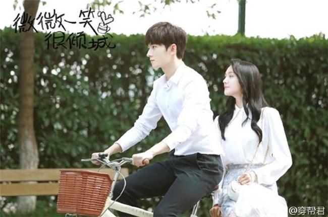 Cảnh Tiêu Nại đạp xe chở Bối Vy Vy trong phim “Yêu em từ cái nhìn đầu tiên” được xem là cảnh lãng mạn khiến khán giả thích thú.