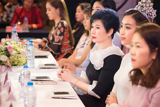 Cố vấn sắc đẹp Hoa hậu Việt Nam 2018 trẻ xinh khó ngờ ở tuổi 50 - 1