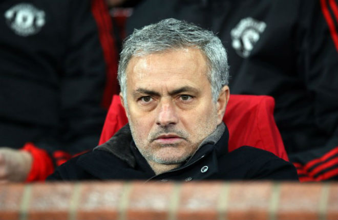 Mourinho hết duyên &#34;mùa thứ 2&#34;: Thần thái ủ dột, bấu víu FA Cup - 2