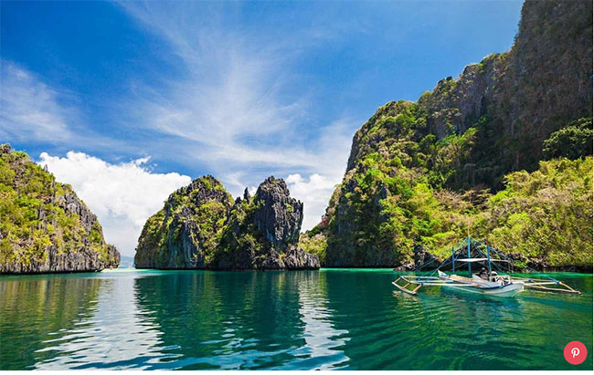 Đảo Palawan ở Philippines: Được coi là hòn đảo lãng mạn số 1 trên thế giới, tự hào có một số vùng biển xanh nhất hành tinh. Hãy đến đây để khám phá các hang động cũng như lặn biển và ngắm các rạn san hô xung quanh quần đảo Bacuit.