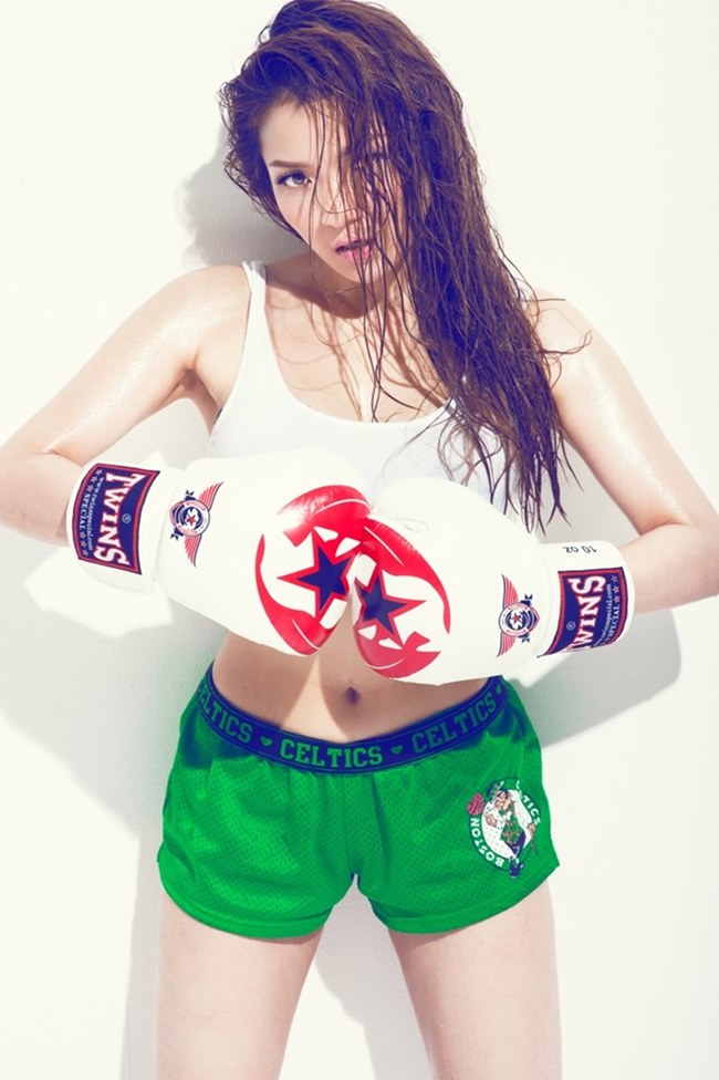 Thủy Top là một trong những gương mặt đầu tiên được nhắc tới khi cô chọn boxing làm phương pháp rèn luyện sức khỏe, rèn độ dẻo dai và tăng cơ để có body hấp dẫn.