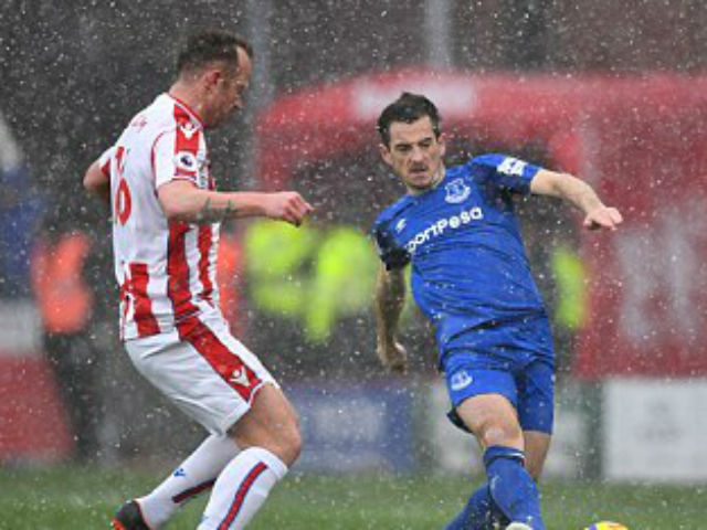 Stoke City - Everton: Thẻ đỏ bước ngoặt, bi-hài kịch dưới mưa tuyết