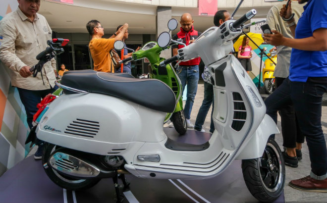 2018 Vespa GTS Super 300 lên kệ, giá 157,7 triệu đồng - 3