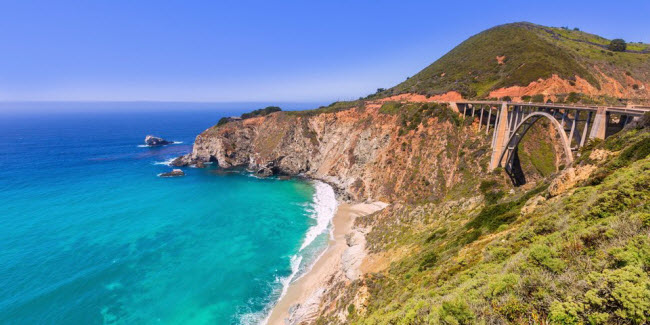 Đường Big Sur, California, Mỹ: Con đường chạy dọc bờ biển ở bang California nên nó mang lại cho du khách những trải nghiệm không thể nào quên.