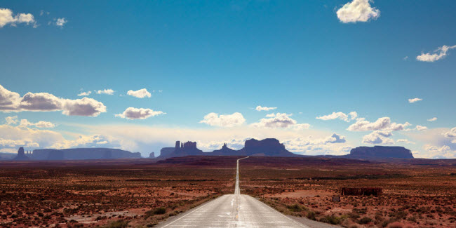 Scenic Byway 163, Arizona, Mỹ: Con đường khởi đầu từ Arizona tới thung lũng Monument ở bang Utah. Dọc hành trình dài 72km, du khách có cơ hội chiêm ngưỡng các cấu trúc đá đỏ và sa mạc.