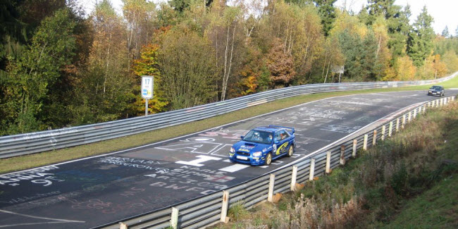 Đường Nurburgring Nordschleife, Đức: Con đường là niềm mơ ước của những người đam mê tốc độ vì nó có chức năng như một đường đua.