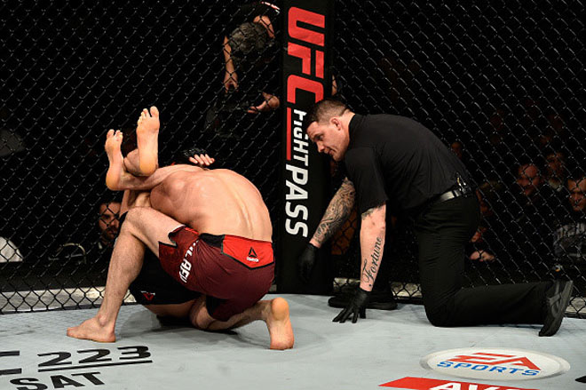 UFC: Sấp mặt cả trận, phản đòn giây cuối thắng hơn 1 tỷ đồng - 2