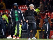 Bóng đá - Tiết lộ biến ở MU: Mourinho giận vì bị Pogba tự tiện… cầm tay