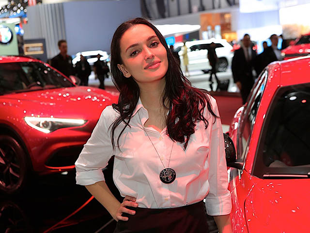 Dàn người đẹp khoe sắc tại Geneva Motor Show