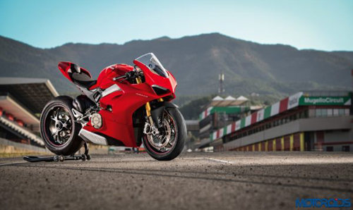 Siêu xe Ducati Panigale V4 bị &#34;bà hỏa&#34; viếng thăm - 2