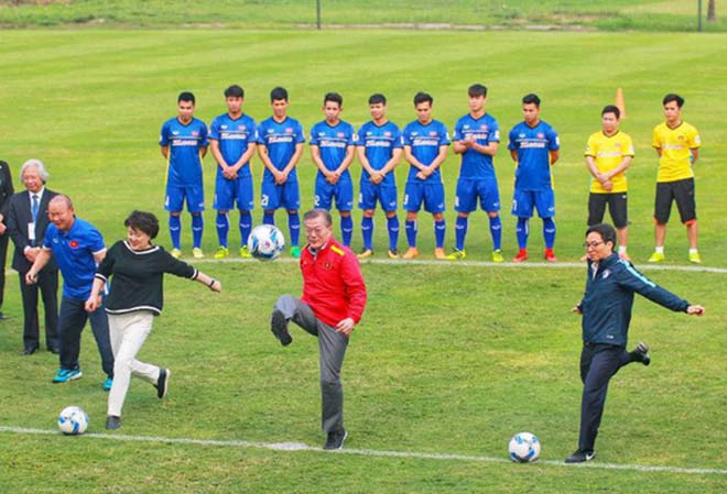 Tổng thống Hàn Quốc: Nếu không có bão tuyết, chắc chắn U23 Việt Nam đã vô địch - 9