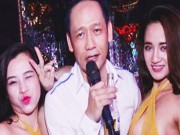 Đời sống Showbiz - Duy Mạnh phản ứng khi bị chê chụp ảnh phản cảm với mẫu bikini trong quán bar