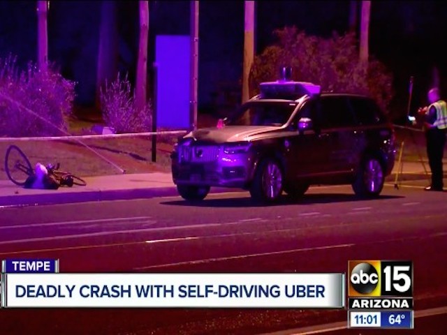 Camera hành trình: Khoảnh khắc xe tự lái của Uber tông chết người đi đường