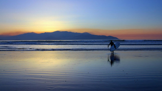 Castlegregory, Kerry: Những người lướt ván có thể vui đùa với sóng biển Đại Tây Dương tại Castlegregory, ngôi làng nhỏ nằm giữa thị trấn Dingle và Tralee.