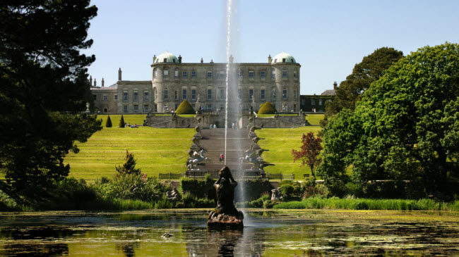 Powerscourt Estate, Wicklow: Địa điểm này nổi tiếng với những khu vườn đẹp, sân golf và thác nước cao nhất Ireland.