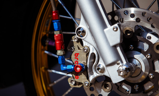 Cận cảnh phanh đĩa Brembo.