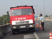 Tin tức trong ngày - Tài xế chạy bộ 1km trên cao tốc nhờ người dập lửa xe bốc cháy