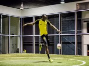 Bóng đá - Usain Bolt tập cùng &quot;nam thần&quot; Marco Reus: Đánh đầu ghi bàn, khán giả phấn khích