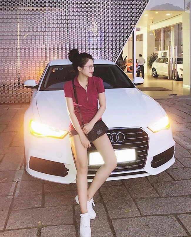 Hot girl "vườn đào" Kiều Trinh mua xe Audi giá 2,6 tỷ vào năm 23 tuổi.