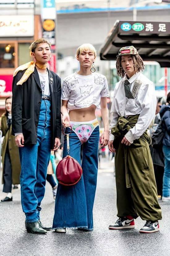 Trang phục &#34;dị&#34; ở Tokyo: Mặc quần lót ra ngoài, quấn vải kín mít - 1