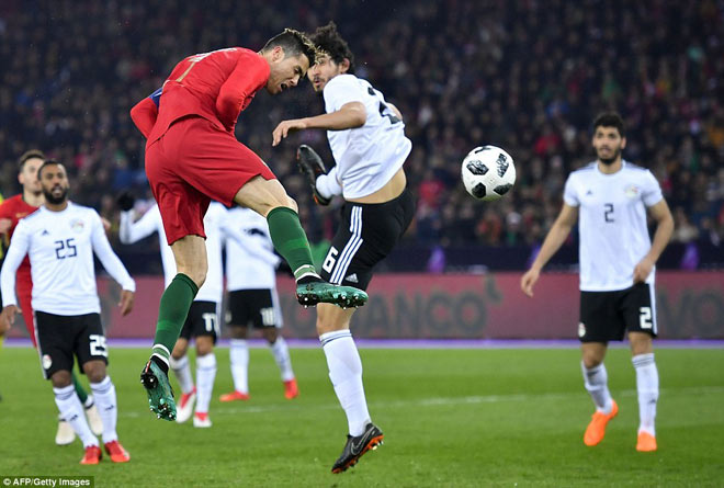 Ronaldo 2 phút 2 bàn: Công phá top 3 chân sút vĩ đại nhất lịch sử - 1