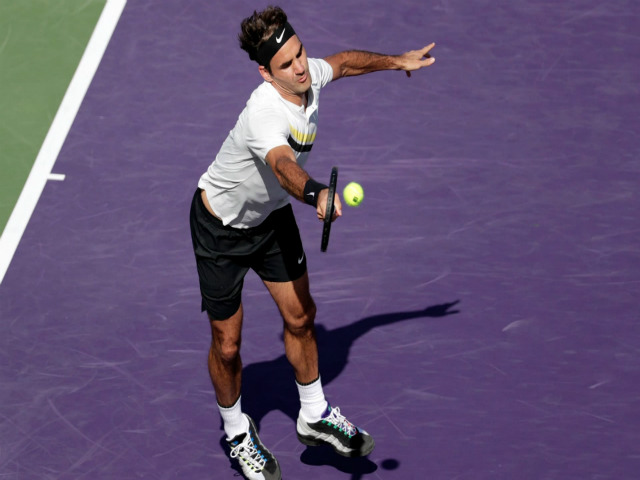 Federer - Kokkinakis: Set 3 tra tấn, cú sốc kinh hoàng