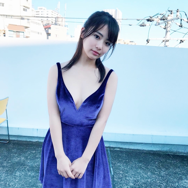 Natsumi Hirajima sinh năm 1992 là ca sĩ, diễn viên nổi tiếng ở Nhật Bản.