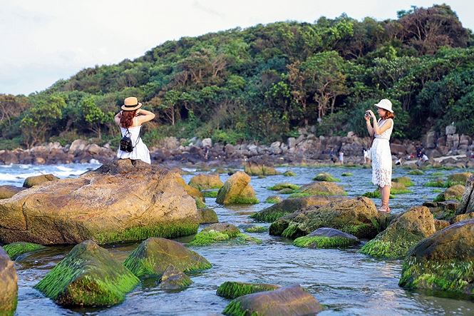 Đẹp mê hồn ghềnh đá Nam Ô - 6