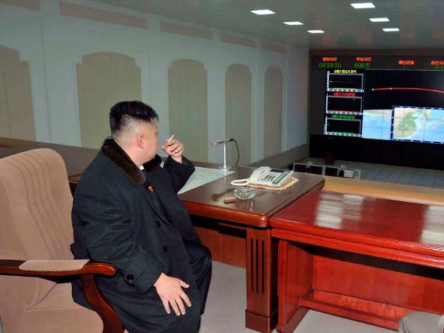 Ông Kim Jong-un toan tính gì khi nói từ bỏ vũ khí hạt nhân?
