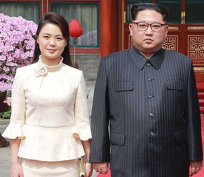 Vẻ đẹp “hớp hồn” cư dân mạng Trung Quốc của vợ Kim Jong-un - 1
