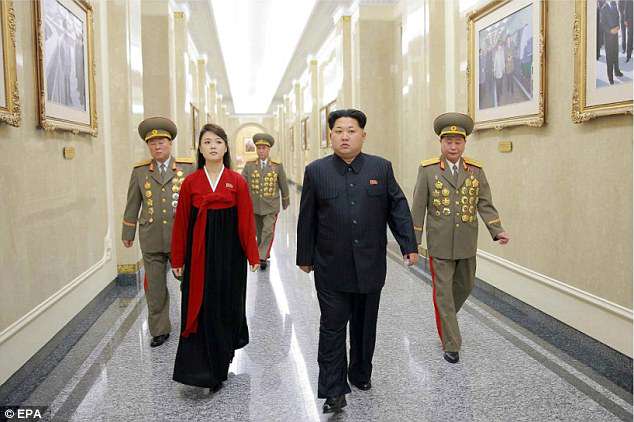 Vẻ đẹp “hớp hồn” cư dân mạng Trung Quốc của vợ Kim Jong-un - 4