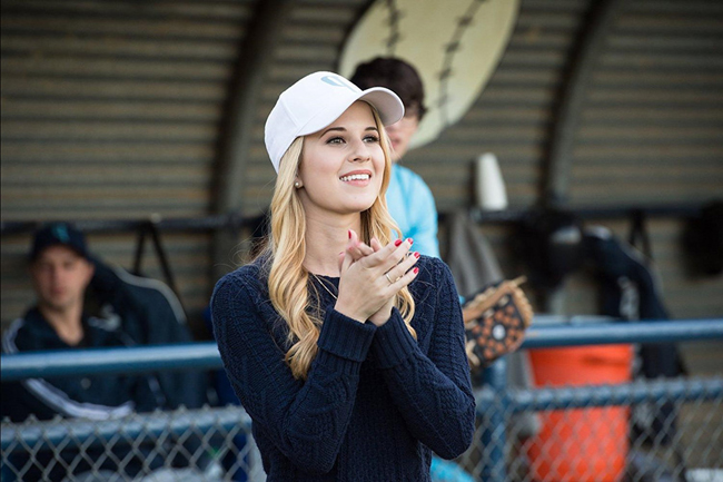 Caroline Sunshine&nbsp;tốt nghiệp Cao đẳng Claremont McKenna ở Nam California.