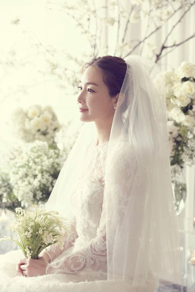 Ảnh cưới hiếm hoi của “người đẹp khóc” Choi Ji Woo trong hôn lễ kín tiếng nhất showbiz Hàn - 1