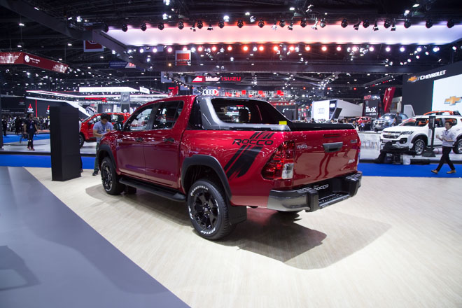 Toyota Hilux &#34;facelift&#34; Revo Rocco - Giá bán từ 380 triệu đồng - 7