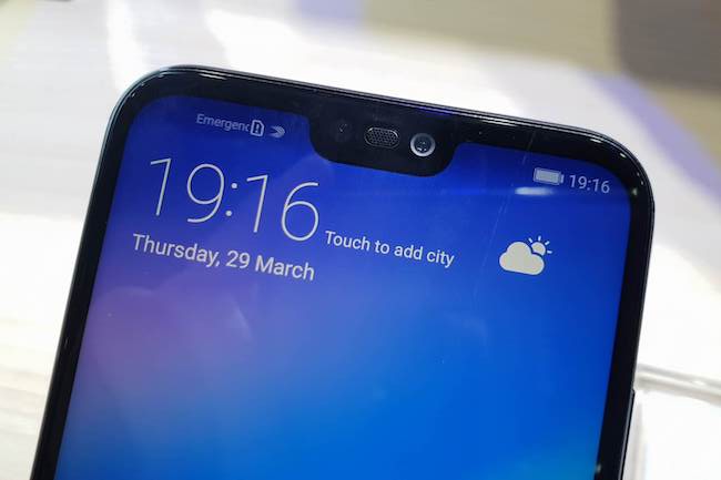 Huawei nova 3e sẽ lên kệ từ ngày 7/4 với giá bán lẻ đề nghị dưới 7 triệu đồng cho phiên bản màu xanh và màu đen.