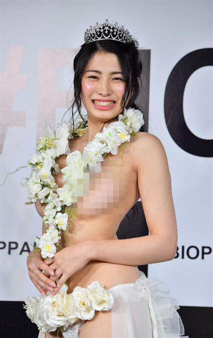 &#34;Hoa hậu cuộc thi vòng 1 đẹp Nhật Bản&#34; vô tư không nội y trên truyền hình - 1