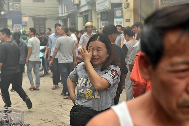 HN: Chợ cháy đùng đùng giữa trưa, hàng chục ki ốt hoá thành than - 14