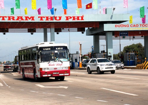 Bắt khẩn cấp giám đốc trốn thuế tại trạm thu phí cao tốc TP HCM - Trung Lương - 1