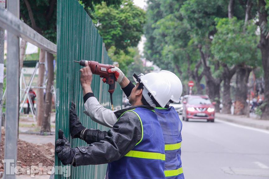 Hà Nội xén vỉa hè, hạ gần 500 cây xanh để mở rộng đường Láng - 4