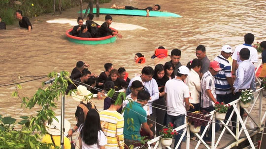 Làng hoa Sa Đéc “thất thủ” vì quá tải lượng khách tham quan - 4