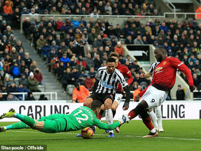 Newcastle - MU: Thay người đỉnh cao, 16 phút định đoạt