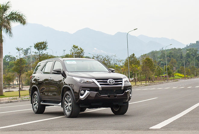 Giá xe Toyota Fortuner 2019 cập nhật mới nhất - ưu đãi hấp dẫn khi mua xe tại đại lý - 1