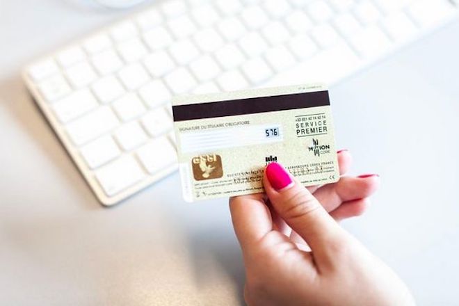 Ngân hàng Mỹ thử nghiệm thẻ tín dụng có mã CVV động - 1